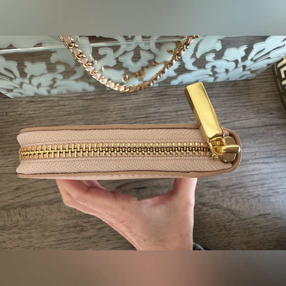 Tory Burch Zip Continental Wallet EUC Light Pink Light Oak Pebble Leathe… - Picture 4 of 13